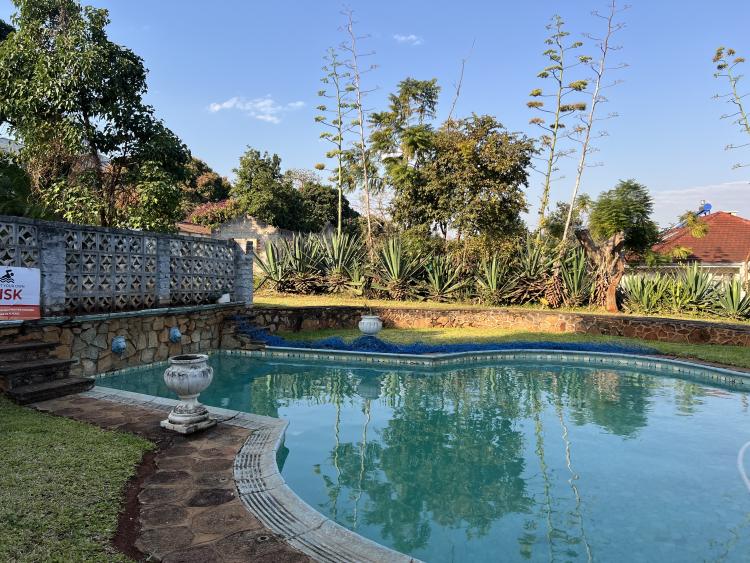 Mutare Manor : Upstairs  